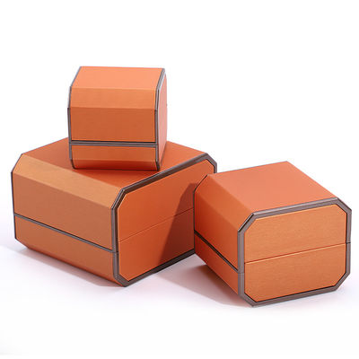 Caja de embalaje de joyas de cuero de oro de PU elegante a medida para anillos collares y pulseras