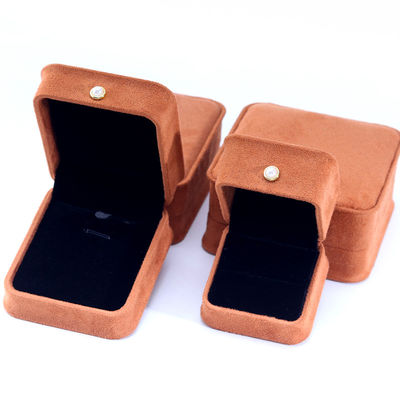 Logotipo personalizado de color veludo de café caja de joyas para brazaletes pendientes collar de perlas