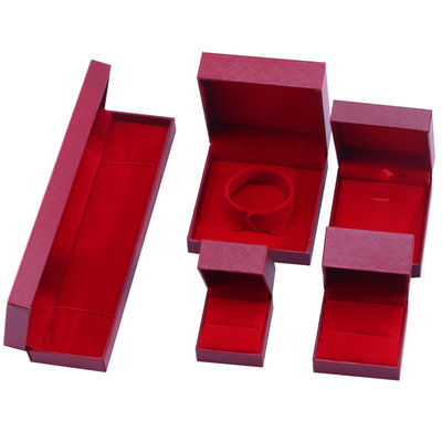 Fabricación al por mayor de joyería cuadrada de lujo Caja de joyería personalizada de alta gama Collar Brazalete Aretes Anillo conjunto de joyas Embalaje papel de cartón flip rojo Caja de joyas con logotipo