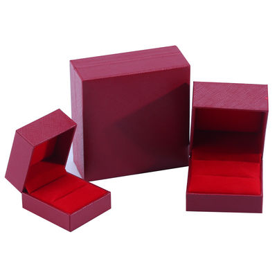 Fabricación al por mayor de joyería cuadrada de lujo Caja de joyería personalizada de alta gama Collar Brazalete Aretes Anillo conjunto de joyas Embalaje papel de cartón flip rojo Caja de joyas con logotipo