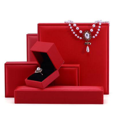 Caja de joyería de cuero falso rojo de marca personalizada Caja de embalaje de joyería de lujo