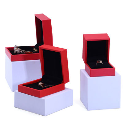 Caja de joyería de cuero falso rojo de marca personalizada Caja de embalaje de joyería de lujo