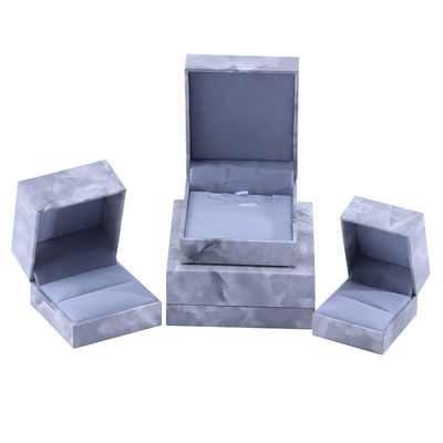 Fabricación al por mayor de joyería cuadrada de lujo Caja de joyería personalizada de alta gama Collar Brazalete Aretes Anillo conjunto de joyas Embalaje papel cartón flip mármol Caja de joyas con logotipo