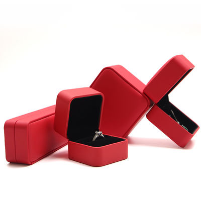 Caja de embalaje de joyería de cuero de PU de lujo con 6.5 * 6cm competitivo