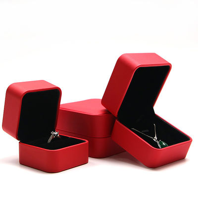 Caja de embalaje de joyería de cuero de PU de lujo con 6.5 * 6cm competitivo