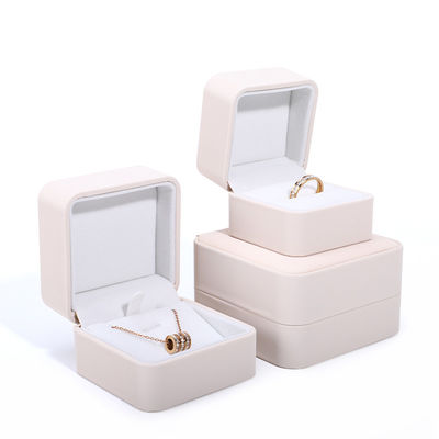 Caja de embalaje de collar de lujo personalizado con cuero de PU blanco y revestimiento de terciopelo Contacte con nosotros