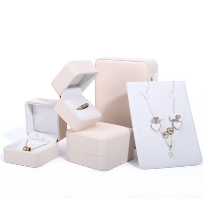Caja de embalaje de collar de lujo personalizado con cuero de PU blanco y revestimiento de terciopelo Contacte con nosotros