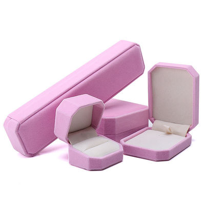 Cuadro de joyería de la flanela rosa de forma octogonal para collar Brazalete Anillo Estilo más nuevo