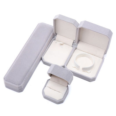 Caja de joyería octogonal de flanilla gris personalizada para collares Brazaletes y anillos