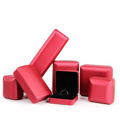Caja de joyería de cuero PU rojo para anillos y conjuntos de material de hierro de diseño Hanhong personalizado