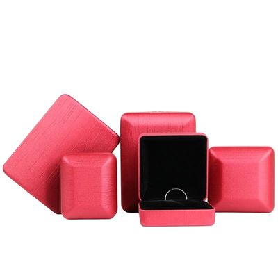 Caja de joyería de cuero PU rojo para anillos y conjuntos de material de hierro de diseño Hanhong personalizado