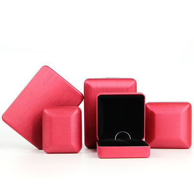 Caja de joyería de cuero PU rojo para anillos y conjuntos de material de hierro de diseño Hanhong personalizado
