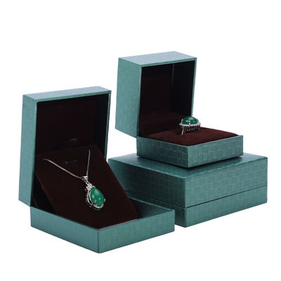 comprar Caja de visualización de joyas de papel verde, brazalete colgante collar anillo de joyería embalaje online manufacture