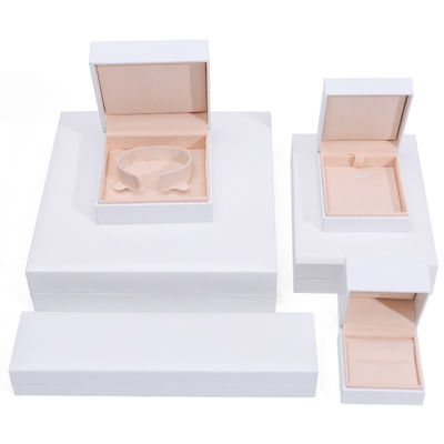 9x9x4cm de joyería personalizada caja de papel blanco para pulseras pendientes collar anillo de embalaje