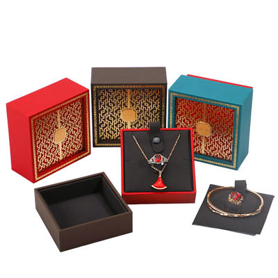 Logotipo del cliente Estilo chino Brazalete rojo Caja de embalaje para regalo festivo