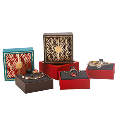 Logotipo del cliente Estilo chino Brazalete rojo Caja de embalaje para regalo festivo