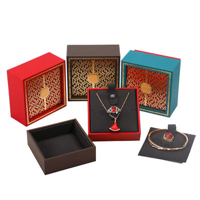Logotipo del cliente Estilo chino Brazalete rojo Caja de embalaje para regalo festivo