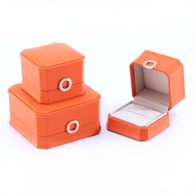 Caja de embalaje de joyas de cuero PU de color naranja cuadrado para brazalete de collar y anillo de bodas