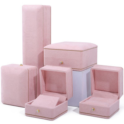 comprar Caja de joyas de color rosa rectangular para embalaje de logotipos personalizados de pulseras collares y anillos online manufacture