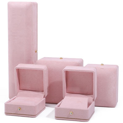 Caja de joyas de color rosa rectangular para embalaje de logotipos personalizados de pulseras collares y anillos