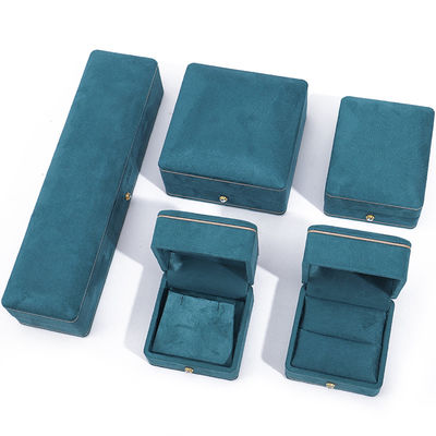 Fabricación al por mayor Caja de joyería de lujo personalizada de alta calidad Collar Brazalete Aretes Anillo conjunto de joyas Embalaje Caja de joyas azul terciopelo con logotipo