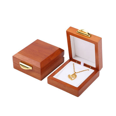 Logotipo en relieve personalizado de lujo caja de joyería de madera embalaje para el set de collar de pulsera