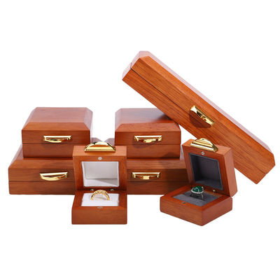 Logotipo en relieve personalizado de lujo caja de joyería de madera embalaje para el set de collar de pulsera
