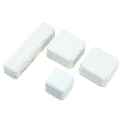 Envase de joyas Hanhong para pendientes Brazalete Caja de almacenamiento en cuero blanco 10*10*5cm