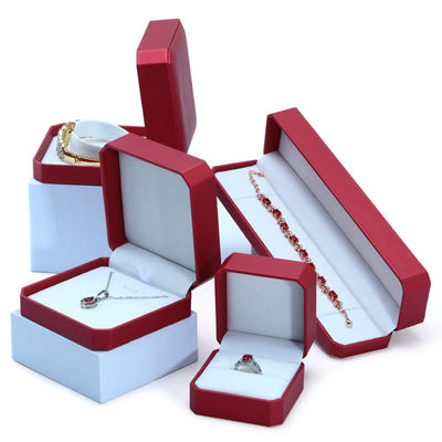 Caja de embalaje de joyas de lujo personalizada con artesanía exquisita de cuero rojo hecha a mano