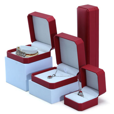 Caja de embalaje de joyas de lujo personalizada con artesanía exquisita de cuero rojo hecha a mano