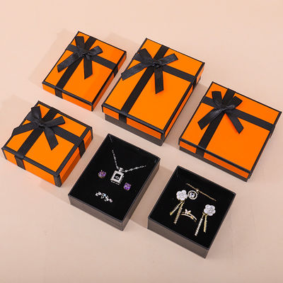 Fabricación al por mayor Hign end Joyería Caja de embalaje Logotipo personalizado de lujo Collar Brazalete de oreja Anillo de joyería Conjunto de embalaje Papel de cartón Caja de joyería con mariposa
