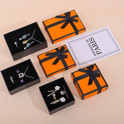 Fabricación al por mayor Hign end Joyería Caja de embalaje Logotipo personalizado de lujo Collar Brazalete de oreja Anillo de joyería Conjunto de embalaje Papel de cartón Caja de joyería con mariposa