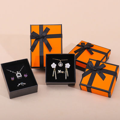 Fabricación al por mayor Hign end Joyería Caja de embalaje Logotipo personalizado de lujo Collar Brazalete de oreja Anillo de joyería Conjunto de embalaje Papel de cartón Caja de joyería con mariposa