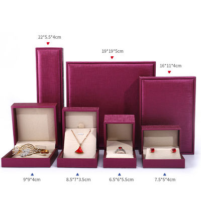 China fabricación mayorista de joyería de lujo Envasado en caja de alta gama personalizada collar brazalete arete anillo de oreja Envasado rosa Rojo Pu caja de joyería de cuero con logotipo
