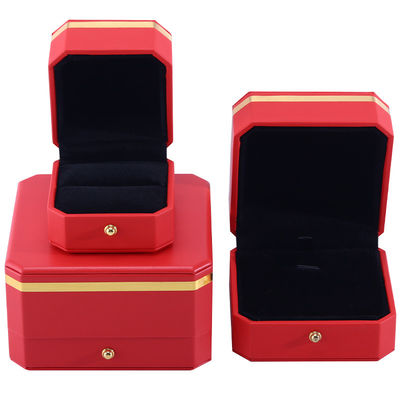 comprar Caja de embalaje de lujo de cuero PU octogonal rojo con adornos dorados online manufacture