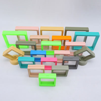 Cuadro de visualización de joyas de suspensión de varios colores con película PE transparente