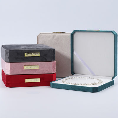Caja de almacenamiento de collar de perlas de terciopelo multicolor con escudilla de oro