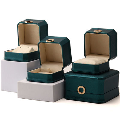 comprar Caja de embalaje de joyas de cuero PU octogonal de color verde oscuro con ornamento de anillo online manufacture