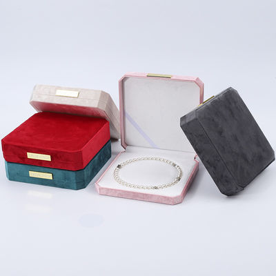 Caja de almacenamiento de collar de perlas de terciopelo multicolor con escudilla de oro