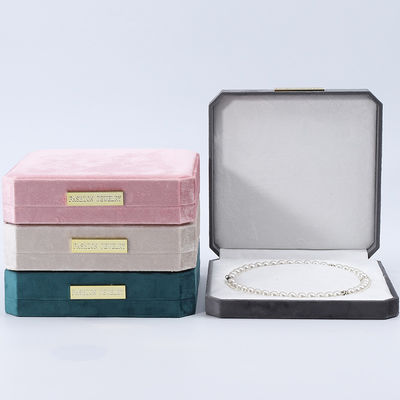 Caja de almacenamiento de collar de perlas de terciopelo multicolor con escudilla de oro