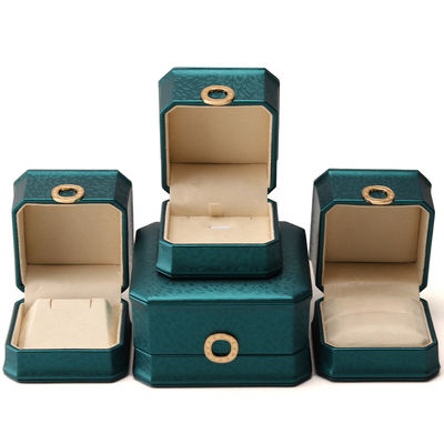Caja de embalaje de joyas de cuero PU octogonal de color verde oscuro con ornamento de anillo