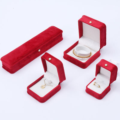 Venta al por mayor Fabricación de joyas de terciopelo de lujo Embalaje Caja Logotipo personalizado Collar Brazalete Orecillos Anillo Embalaje de terciopelo rojo Caja de joyas