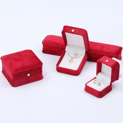 Venta al por mayor Fabricación de joyas de terciopelo de lujo Embalaje Caja Logotipo personalizado Collar Brazalete Orecillos Anillo Embalaje de terciopelo rojo Caja de joyas