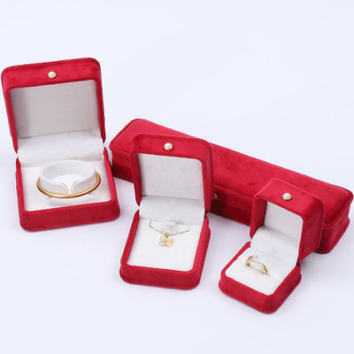 Venta al por mayor Fabricación de joyas de terciopelo de lujo Embalaje Caja Logotipo personalizado Collar Brazalete Orecillos Anillo Embalaje de terciopelo rojo Caja de joyas