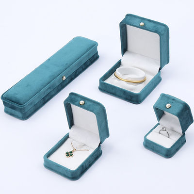 Venta al por mayor Fabricación de joyas de terciopelo de gama alta Embalaje de caja Collar personalizado Brazalete de orejas Anillo conjunto de joyas Embalaje de joyas de terciopelo verde Caja con logotipo