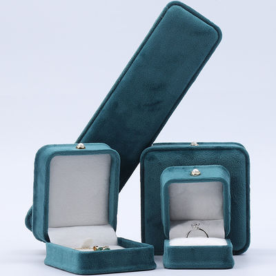 Venta al por mayor Fabricación de joyas de terciopelo de gama alta Embalaje de caja Collar personalizado Brazalete de orejas Anillo conjunto de joyas Embalaje de joyas de terciopelo verde Caja con logotipo