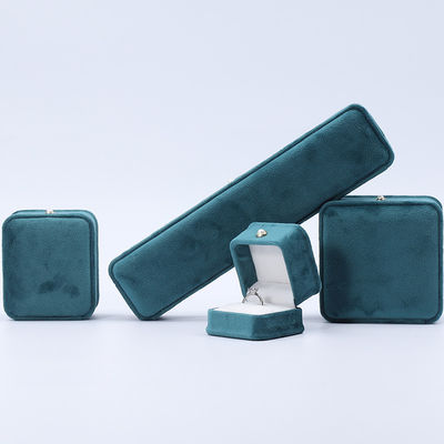 Venta al por mayor Fabricación de joyas de terciopelo de gama alta Embalaje de caja Collar personalizado Brazalete de orejas Anillo conjunto de joyas Embalaje de joyas de terciopelo verde Caja con logotipo