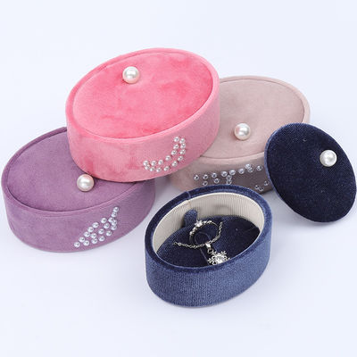 comprar Caja de anillos de terciopelo mini ovalado, caja de almacenamiento de anillos con adornos de perlas. online manufacture