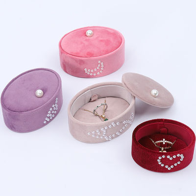 Caja de anillos de terciopelo mini ovalado, caja de almacenamiento de anillos con adornos de perlas.
