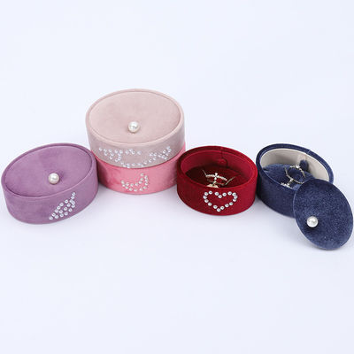 Caja de anillos de terciopelo mini ovalado, caja de almacenamiento de anillos con adornos de perlas.